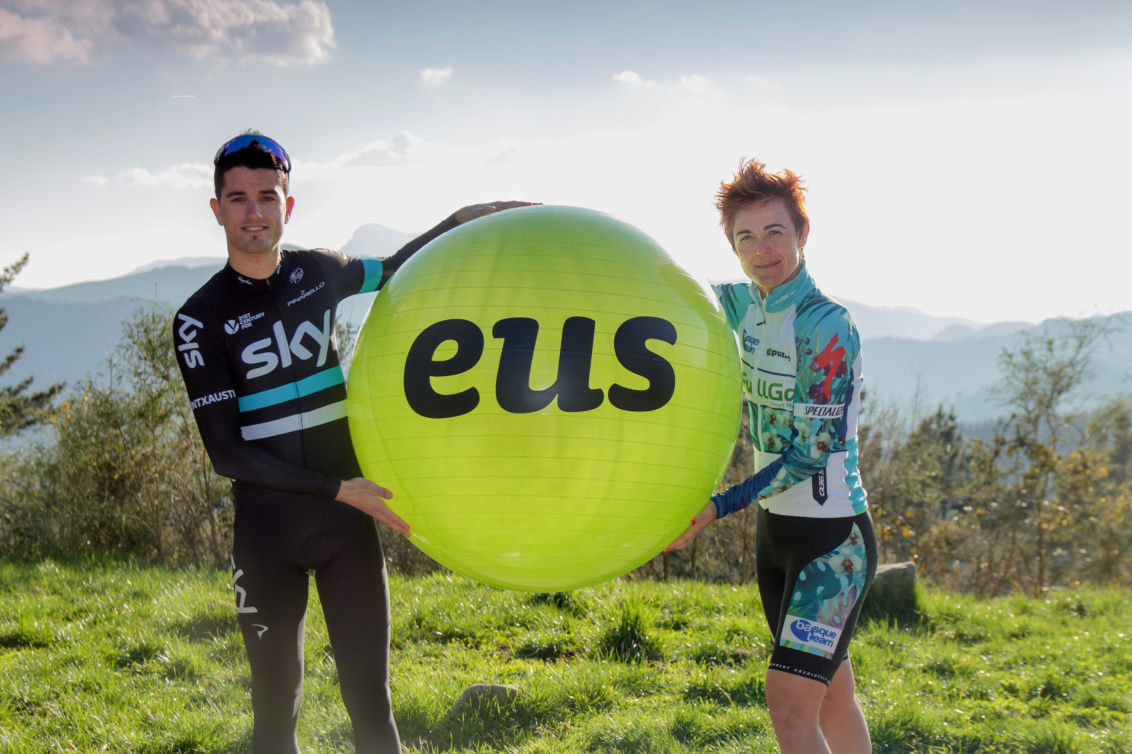 Basque cyclists Beñat Intxausti and Leire Olaberria